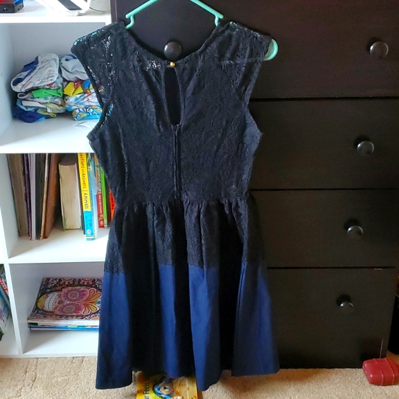 Emerald Sundea Dress - Picture 2 of 2